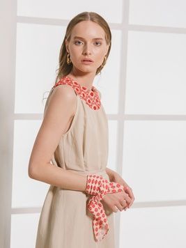 Довга кремова сукня з червоною вишивкою, S/M