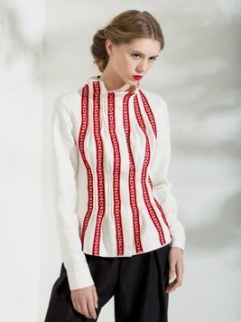 Біла блуза з червоною вишивкою, M/L