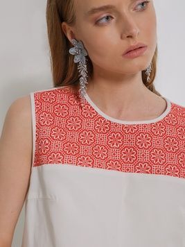 Біла сукня з червоною вишивкою, M/L